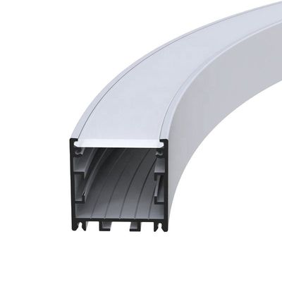 Geführtes Eckprofil ROHS 6063, das gebogenes geführtes helles Aluminiumprofil hängt